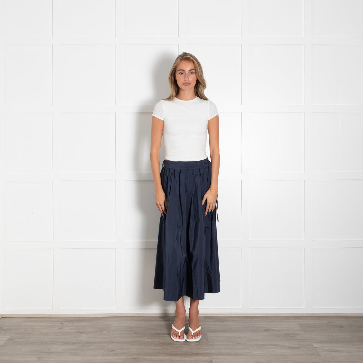 Weekend Max Mara Navy Elastic Waist A Line Shell Skirt With Tie Belt