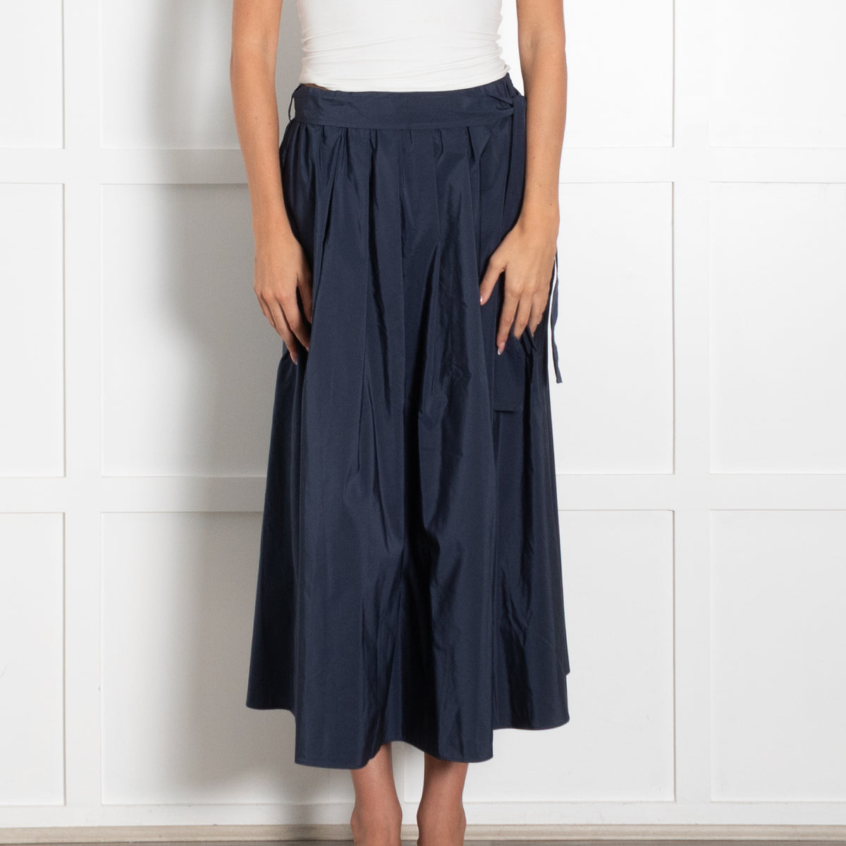 Weekend Max Mara Navy Elastic Waist A Line Shell Skirt With Tie Belt