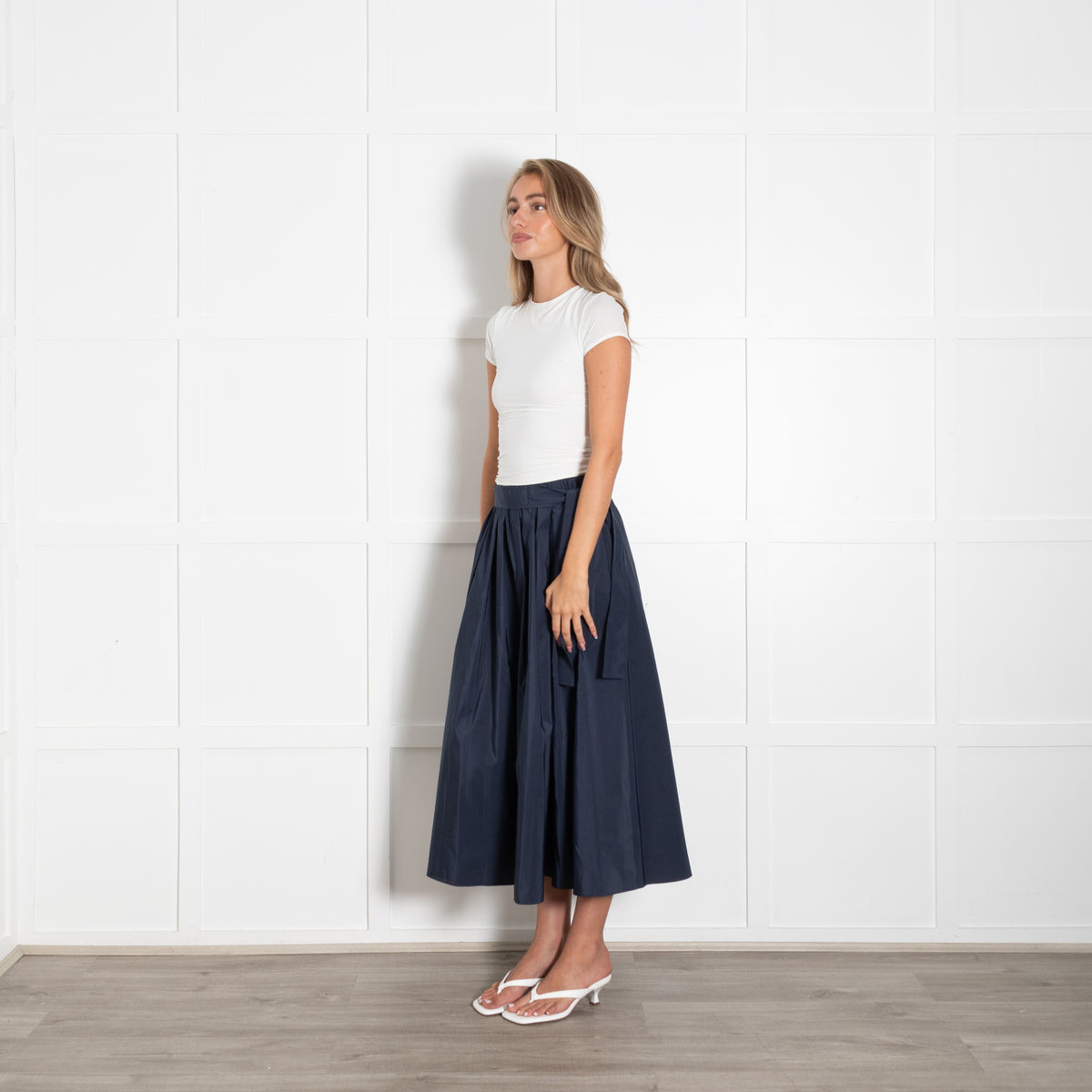 Weekend Max Mara Navy Elastic Waist A Line Shell Skirt With Tie Belt