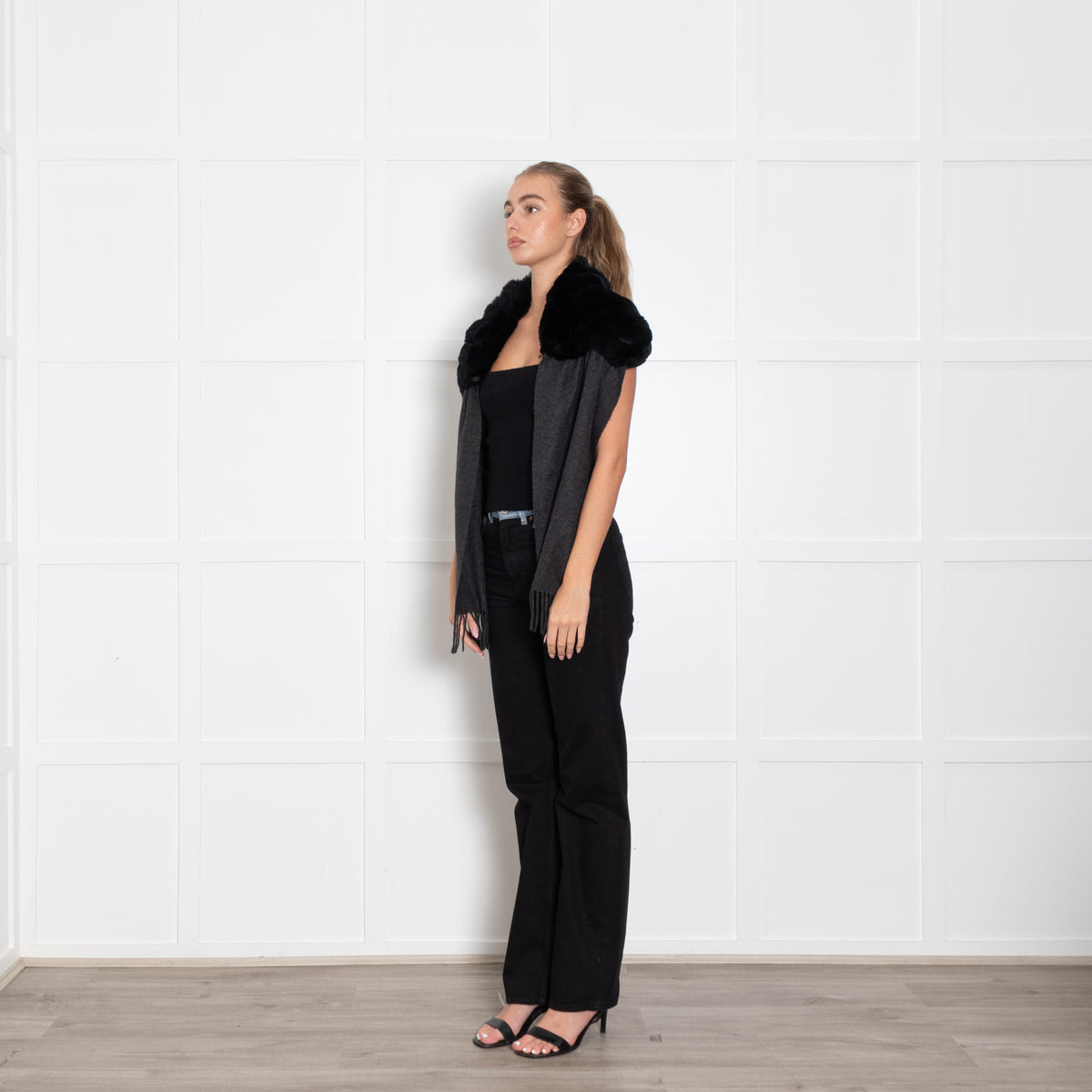 N. Peal Dark Grey Cashmere With Rabbit Fur Neck Scarf