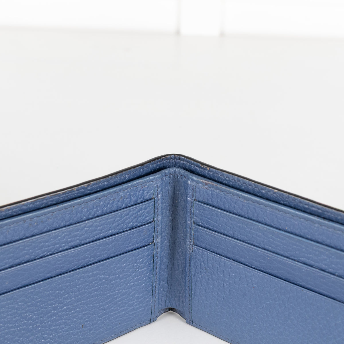 Gucci Black Textured Leather Interlocking GG Bifold Wallet With Blue Interior