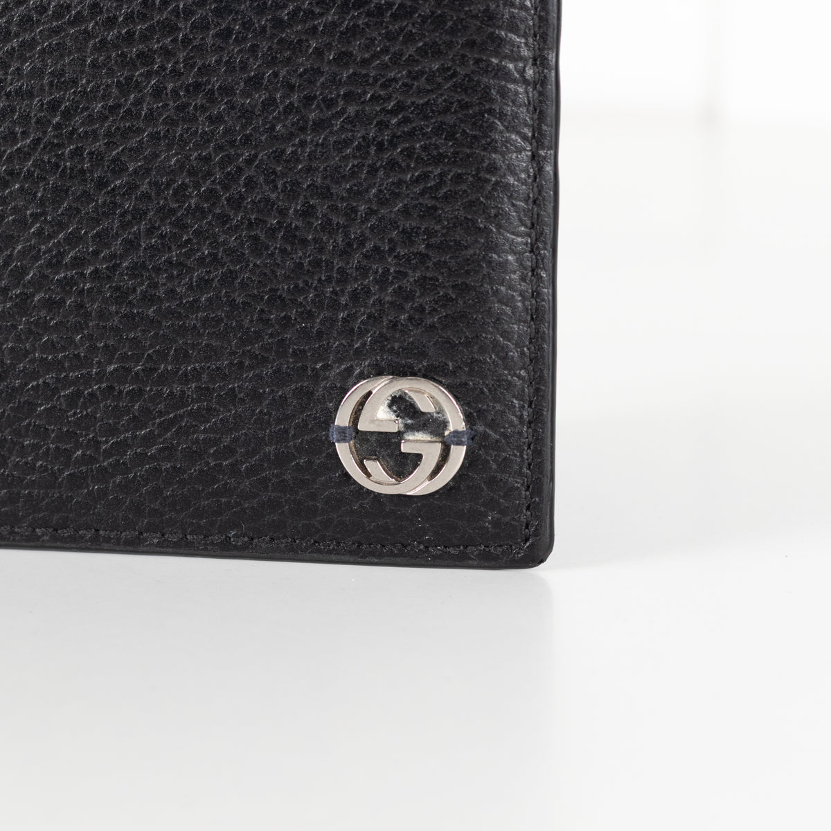 Gucci Black Textured Leather Interlocking GG Bifold Wallet With Blue Interior