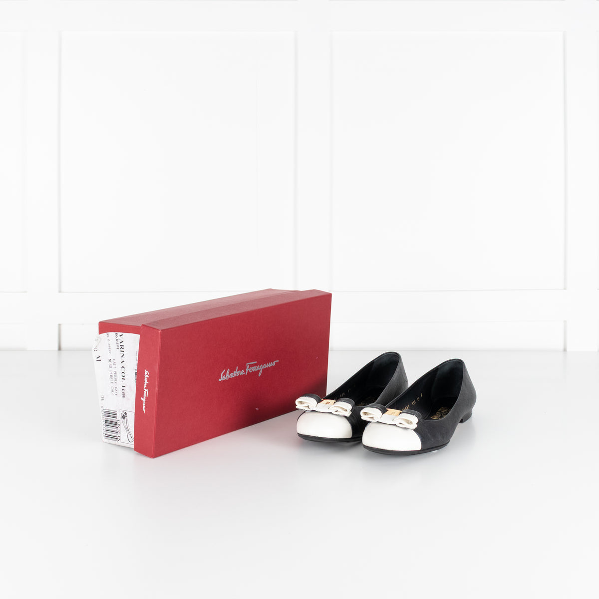 Salvatore Ferragamo Varina Pumps Black And Cream
