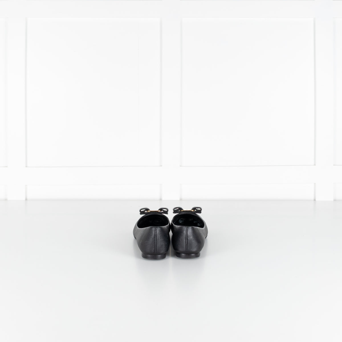 Salvatore Ferragamo Varina Pumps Black And Cream