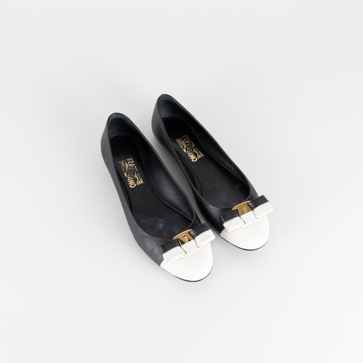 Salvatore Ferragamo Varina Pumps Black And Cream