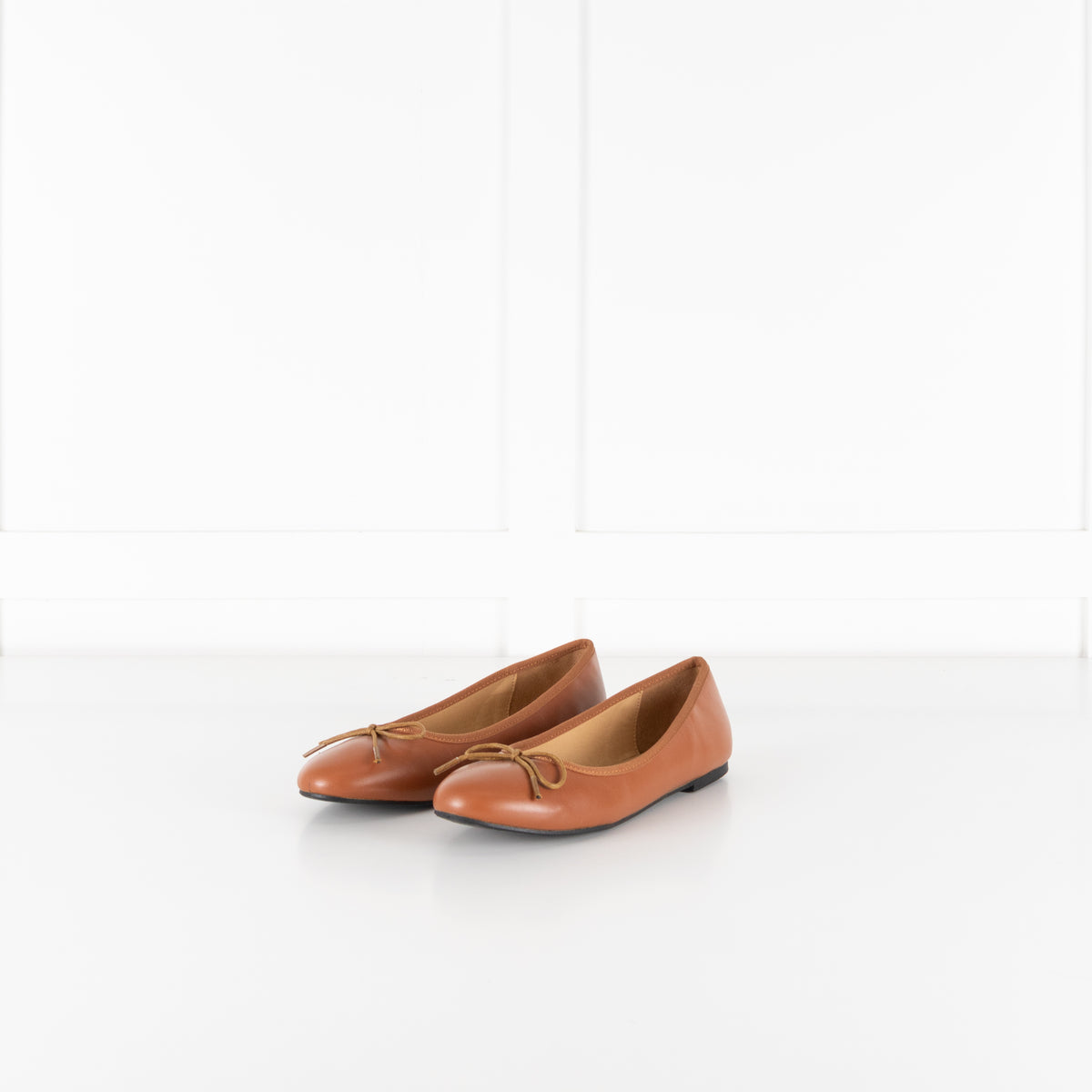 French Sole Tan Leather Ballet Flats With Bow Detail