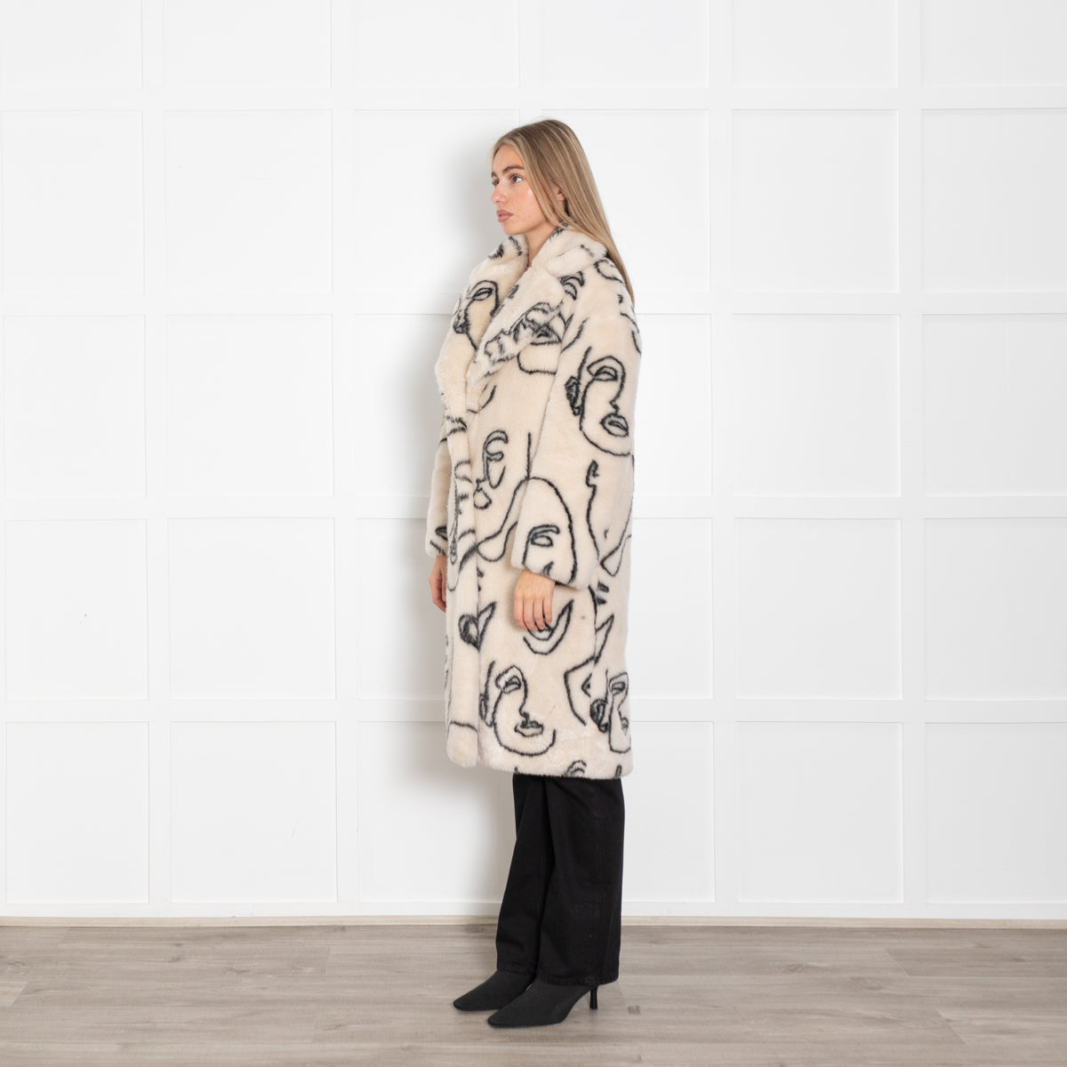 Jakke Cream Faux Fur Abstract Faces Coat