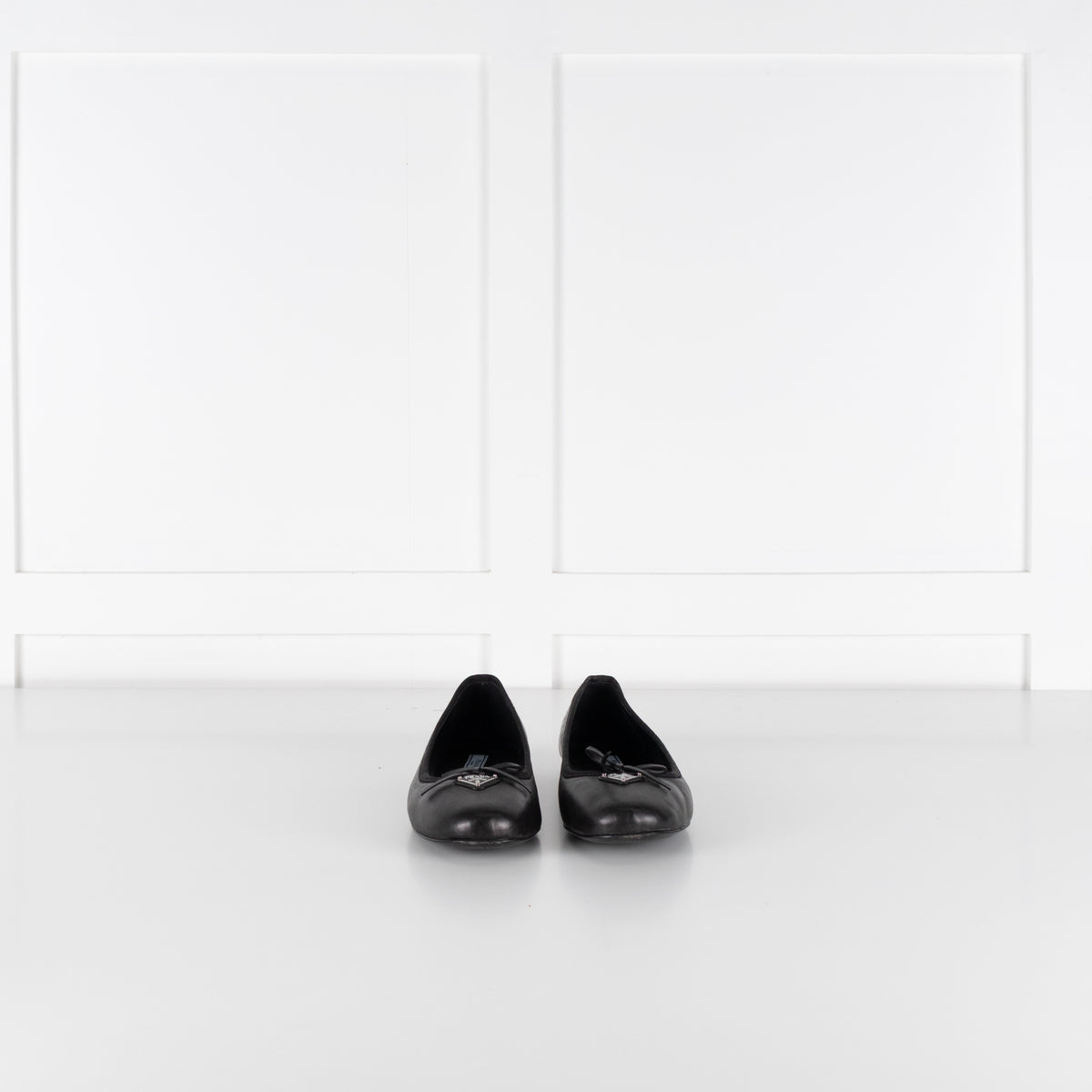 Prada Black Leather Ballet Flats With Bow And Logo Plaque