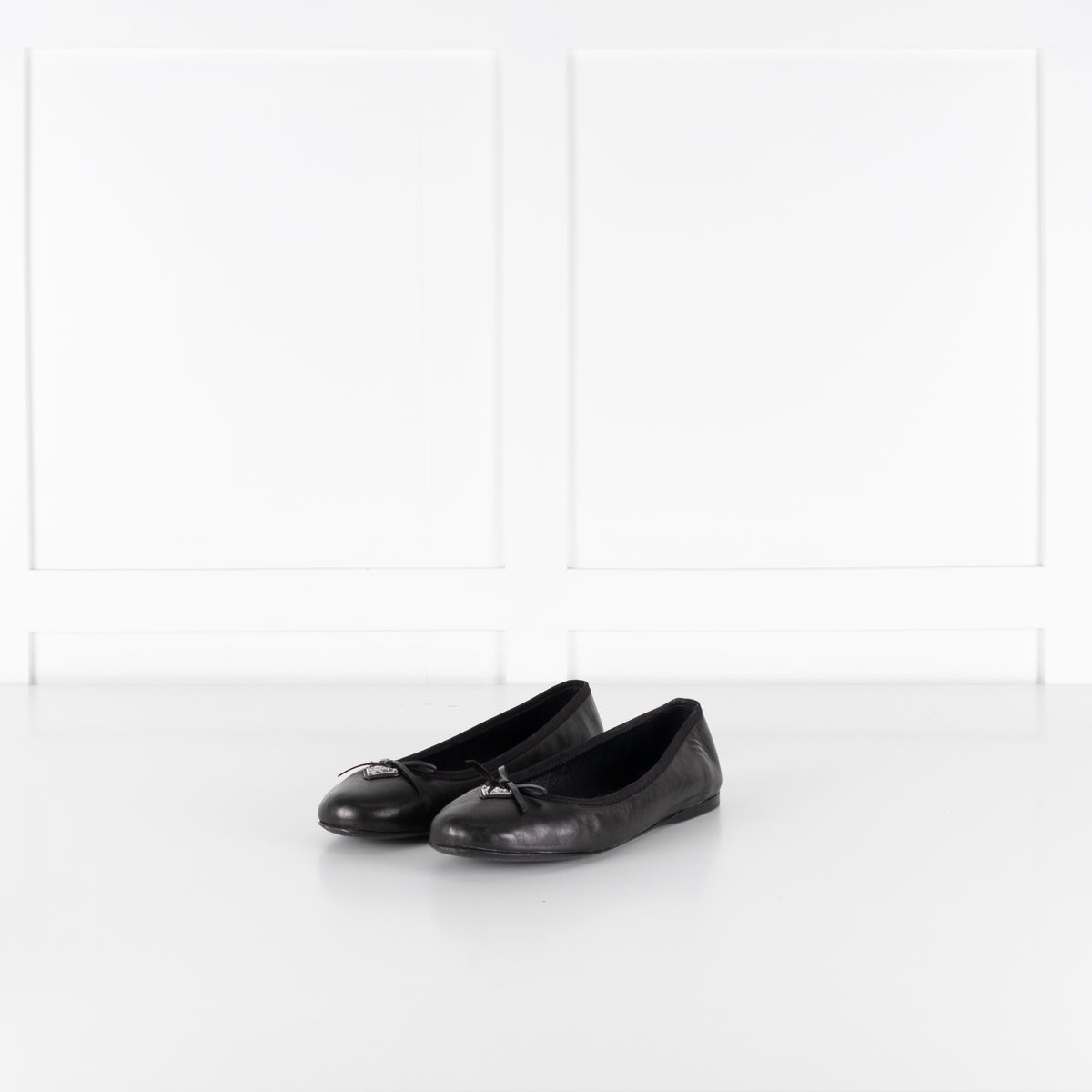 Prada Black Leather Ballet Flats With Bow And Logo Plaque