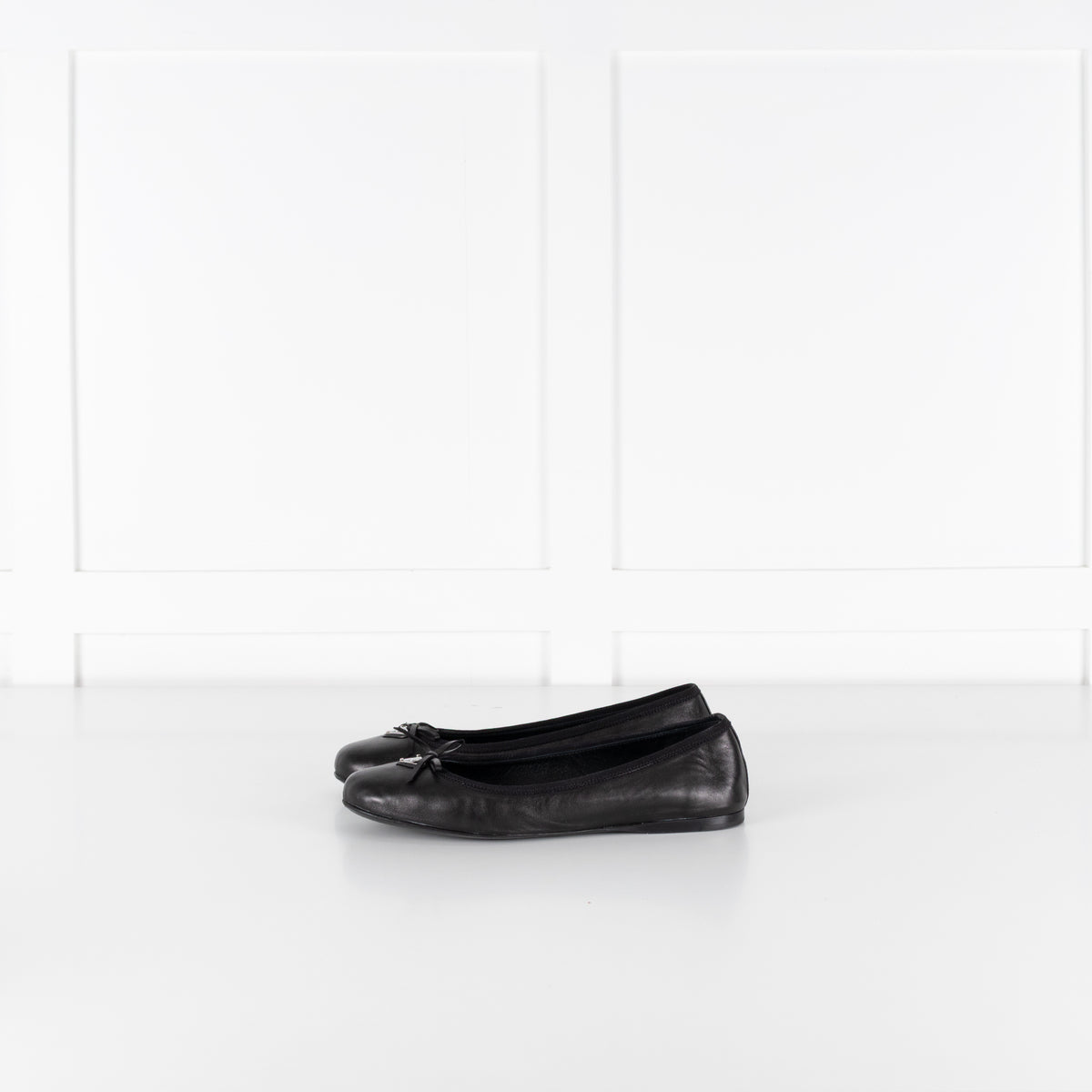 Prada Black Leather Ballet Flats With Bow And Logo Plaque