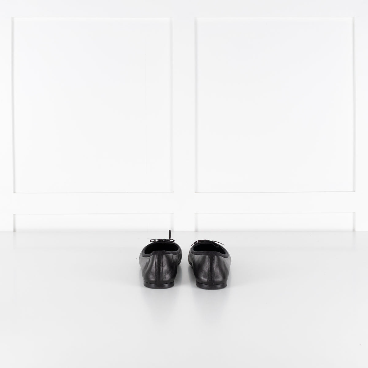 Prada Black Leather Ballet Flats With Bow And Logo Plaque