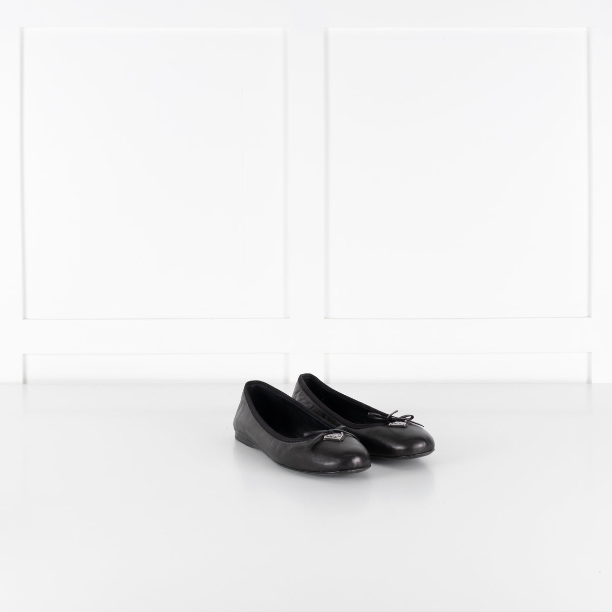 Prada Black Leather Ballet Flats With Bow And Logo Plaque