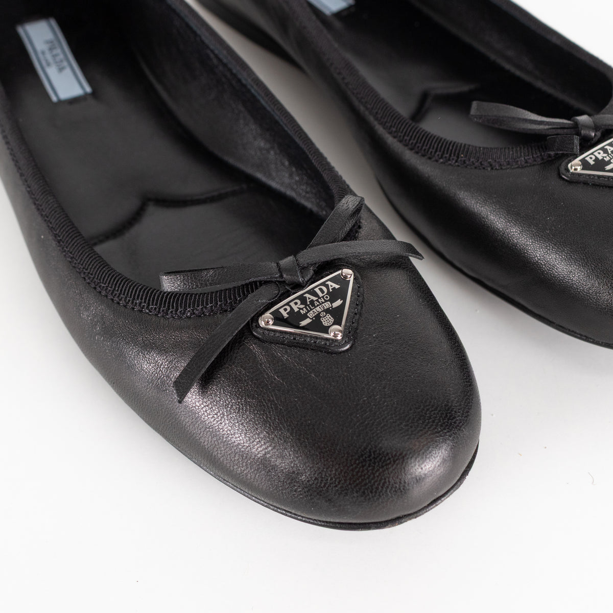 Prada Black Leather Ballet Flats With Bow And Logo Plaque
