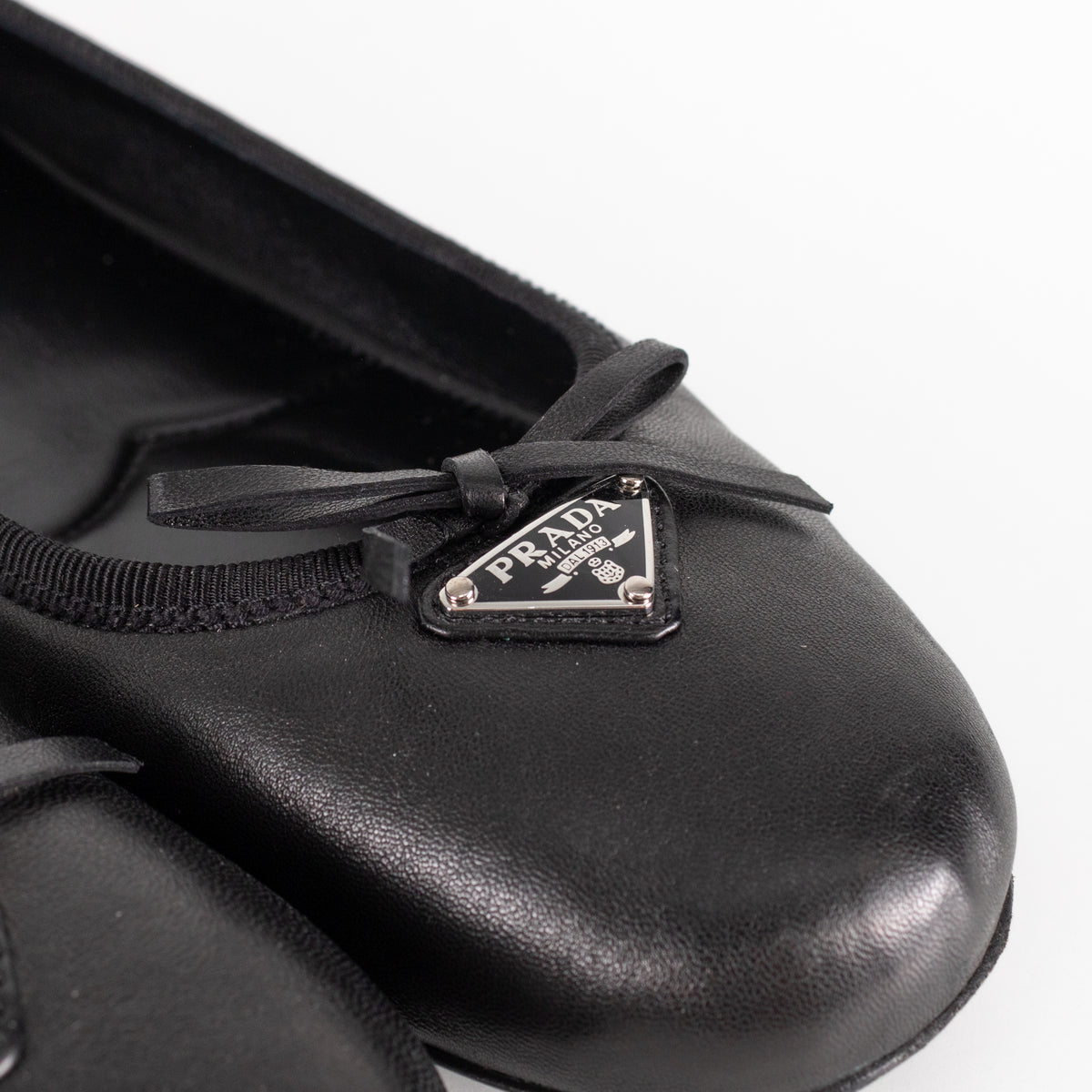Prada Black Leather Ballet Flats With Bow And Logo Plaque