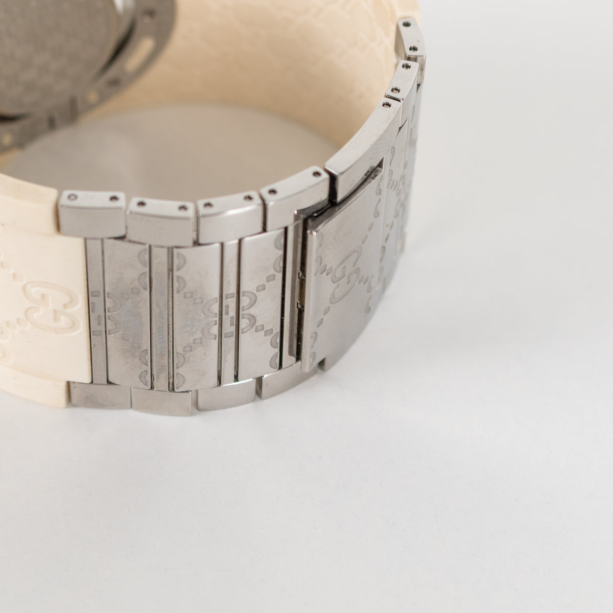 Gucci White Rubber Twirl Stainless Steel Watch