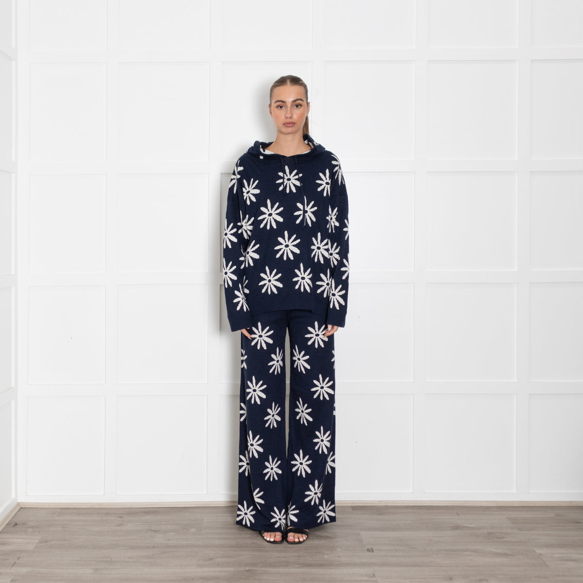 CHINTI & PARKER Ditsy Daisy Blue & White Cashmere Mix Hoodie