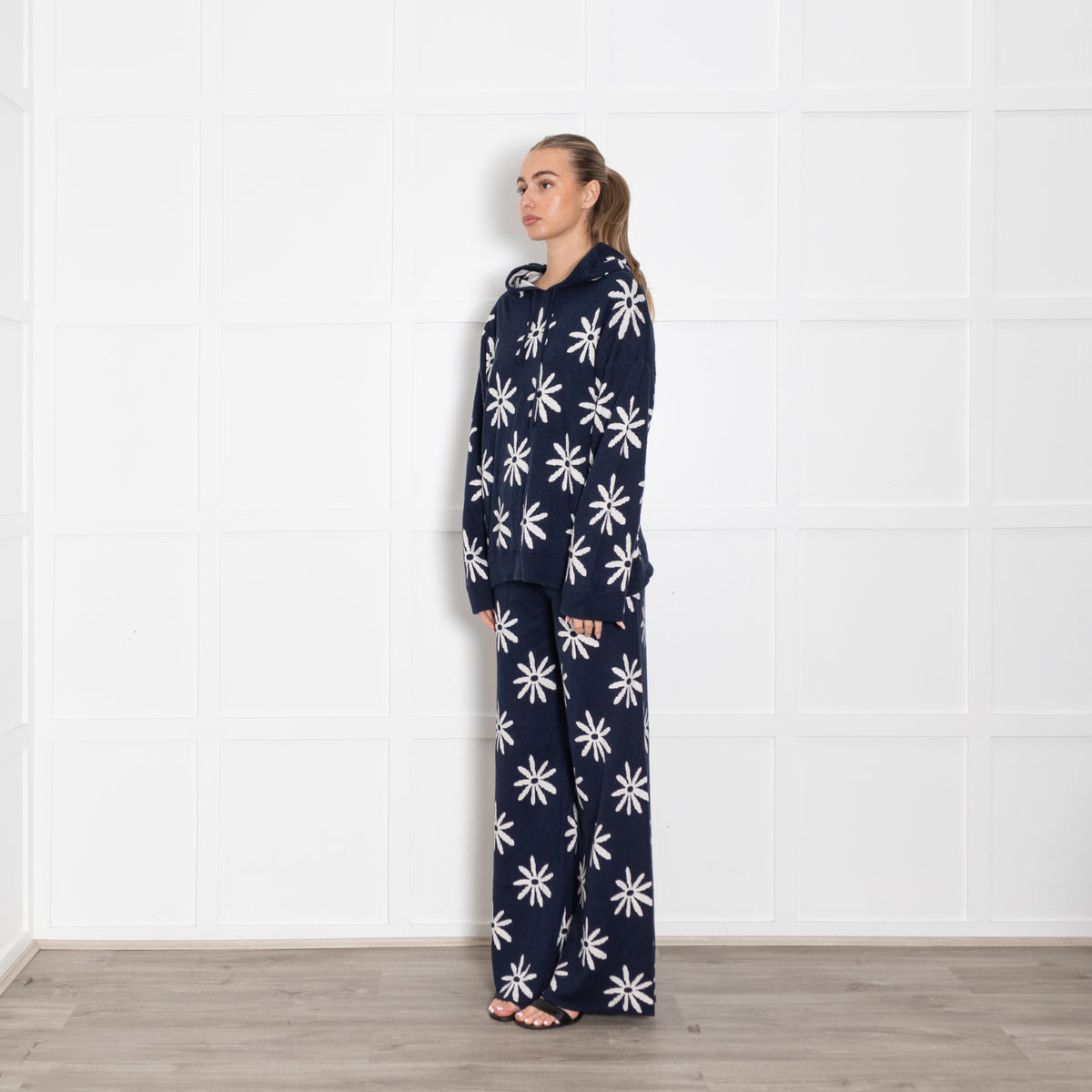 CHINTI & PARKER Ditsy Daisy Blue & White Cashmere Mix Hoodie