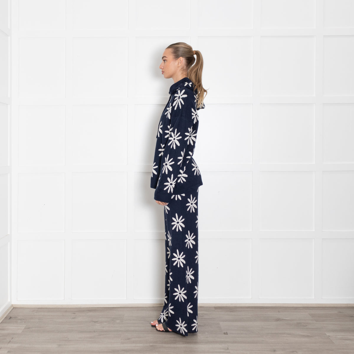 CHINTI & PARKER Ditsy Daisy Blue & White Cashmere Mix Hoodie