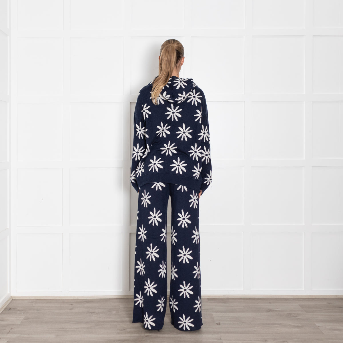 CHINTI & PARKER Ditsy Daisy Blue & White Cashmere Mix Hoodie