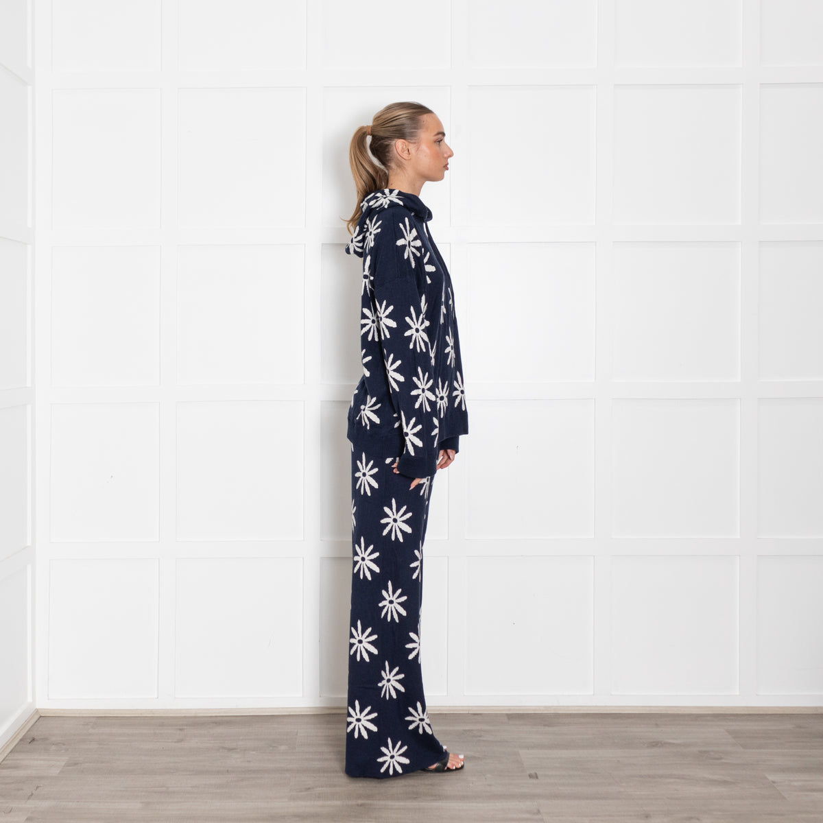 CHINTI & PARKER Ditsy Daisy Blue & White Cashmere Mix Hoodie