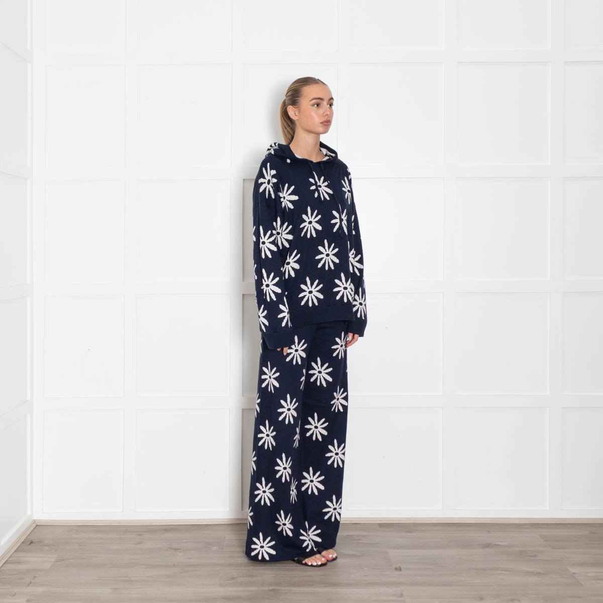 CHINTI & PARKER Ditsy Daisy Blue & White Cashmere Mix Hoodie