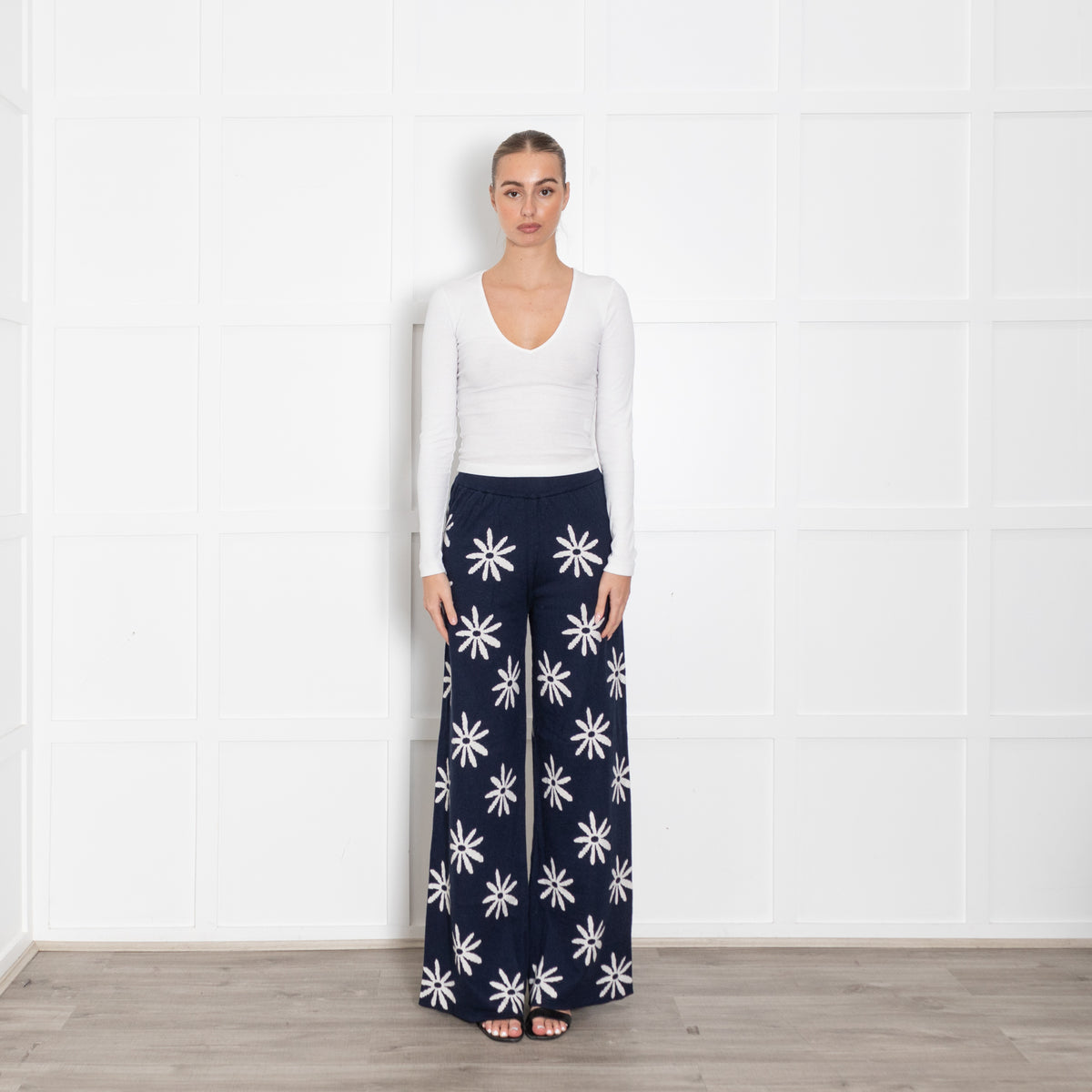 CHINTI & PARKER Ditsy Daisy Blue & White Cashmere Mix Flared Trousers