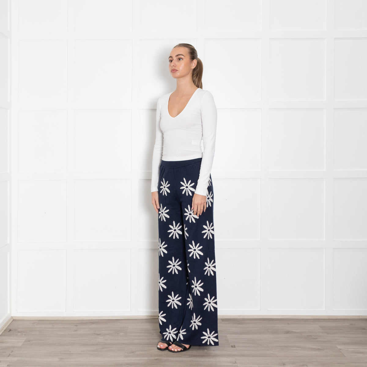 CHINTI & PARKER Ditsy Daisy Blue & White Cashmere Mix Flared Trousers