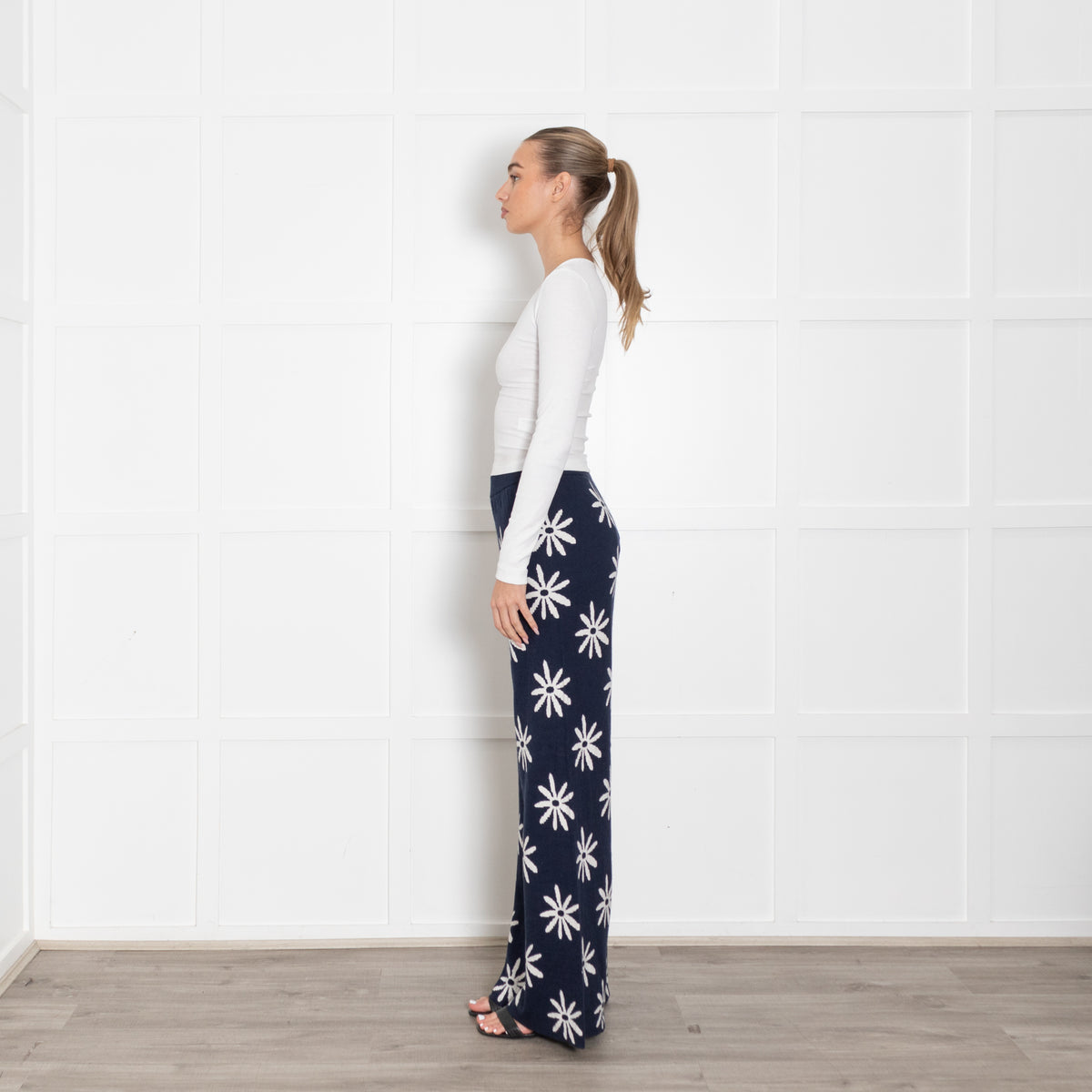 CHINTI & PARKER Ditsy Daisy Blue & White Cashmere Mix Flared Trousers