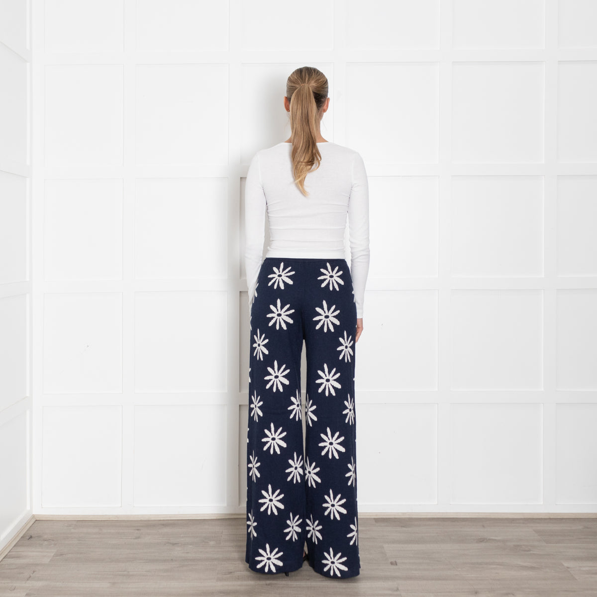 CHINTI & PARKER Ditsy Daisy Blue & White Cashmere Mix Flared Trousers
