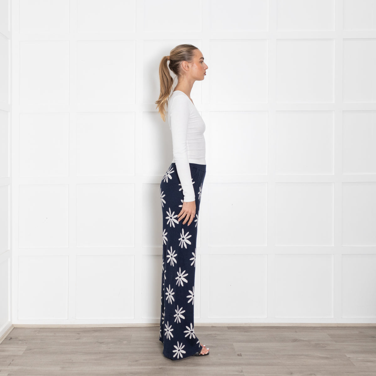 CHINTI & PARKER Ditsy Daisy Blue & White Cashmere Mix Flared Trousers