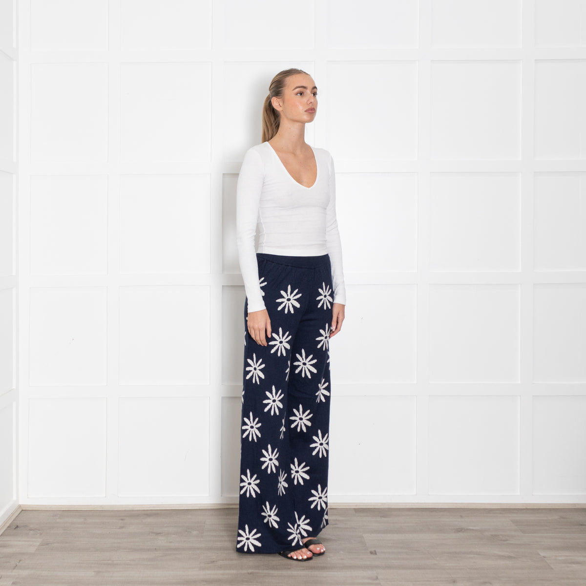 CHINTI & PARKER Ditsy Daisy Blue & White Cashmere Mix Flared Trousers