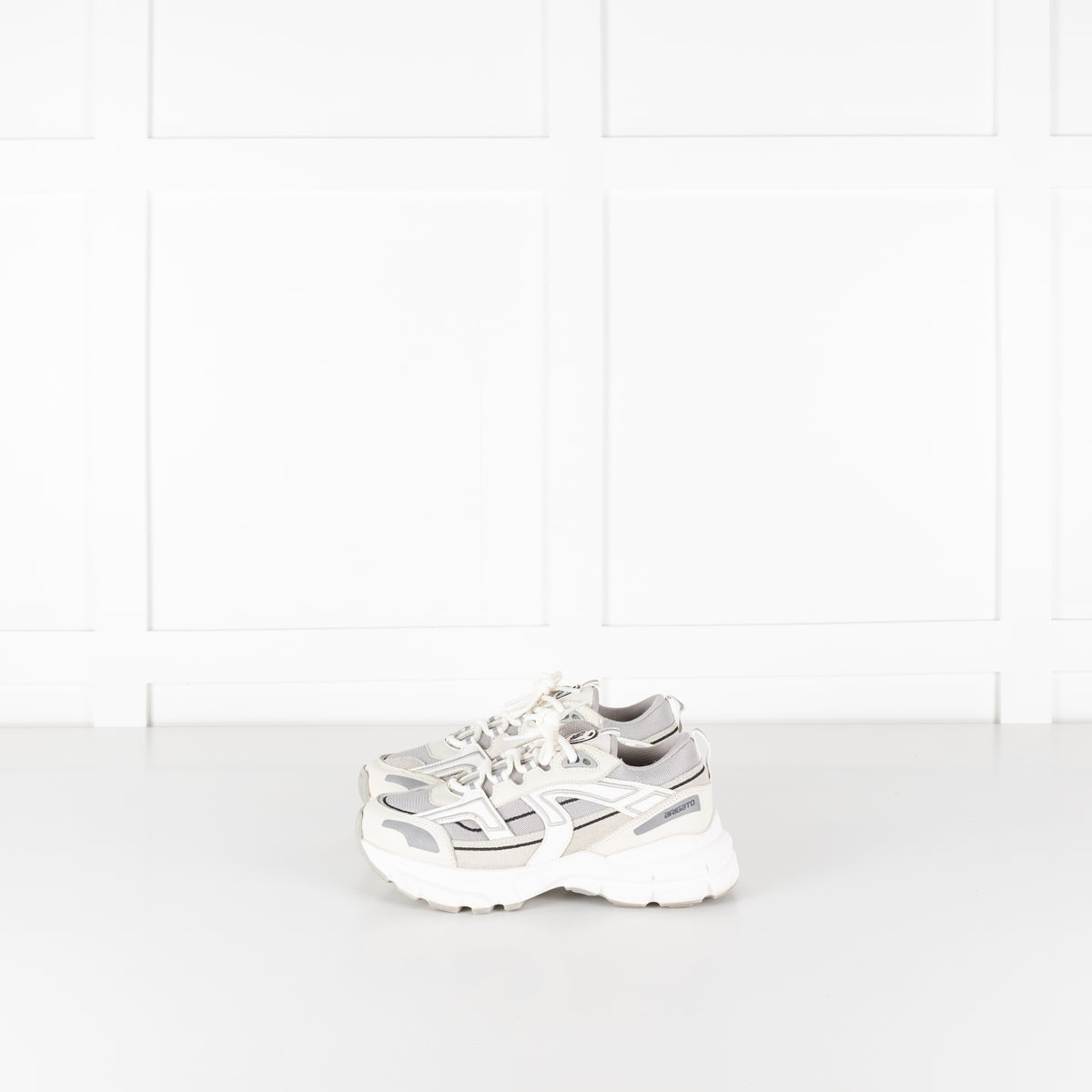 Axel Arigato Marathon R-Trail Trainers in Grey & White