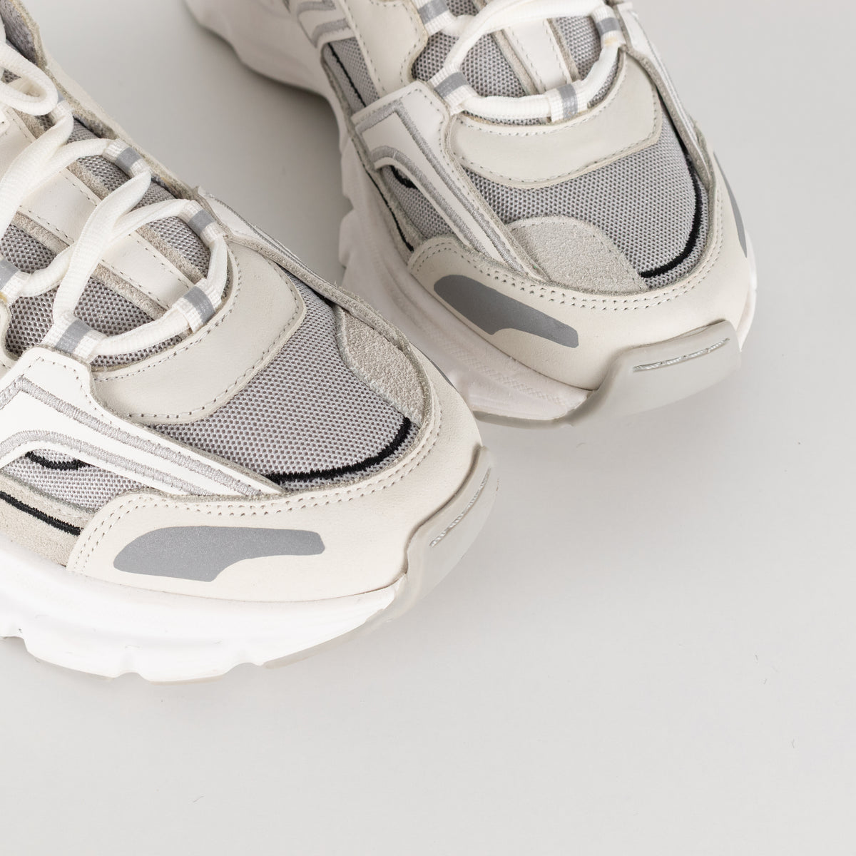 Axel Arigato Marathon R-Trail Trainers in Grey & White