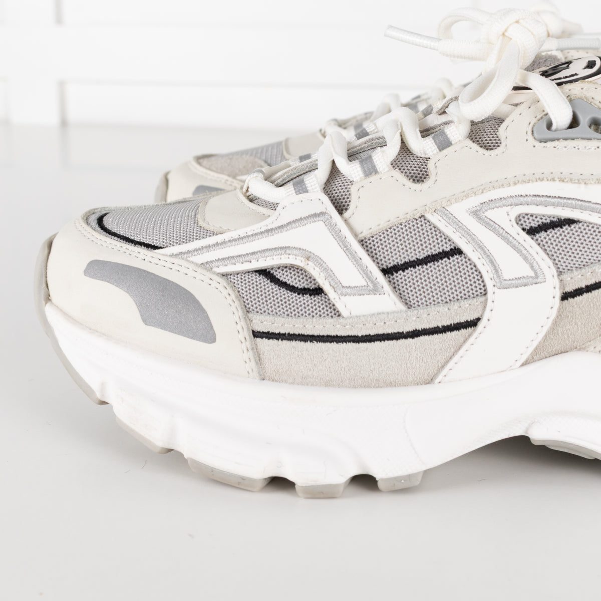 Axel Arigato Marathon R-Trail Trainers in Grey & White
