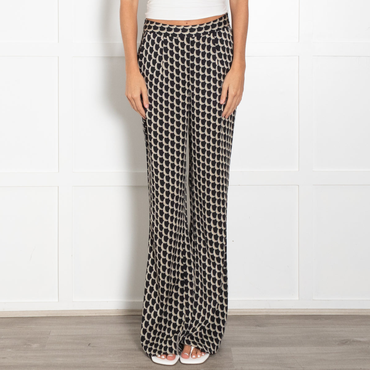 Diane Von Furstenberg Black Cream Crescent Moon Print Silk Blend Trousers