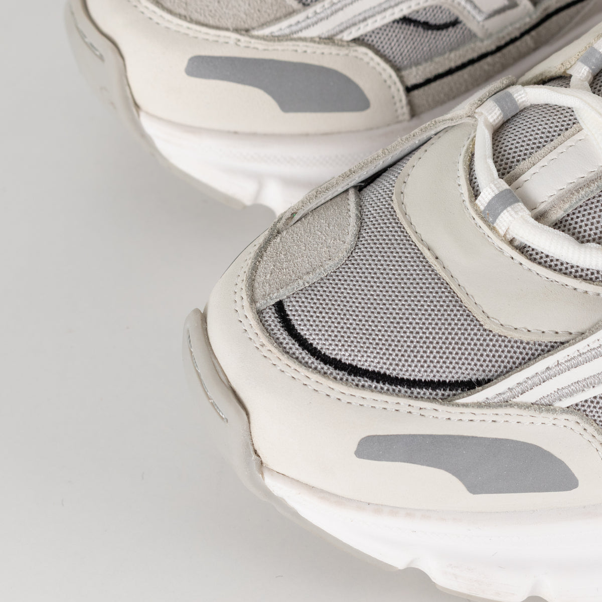 Axel Arigato Marathon R-Trail Trainers in Grey & White