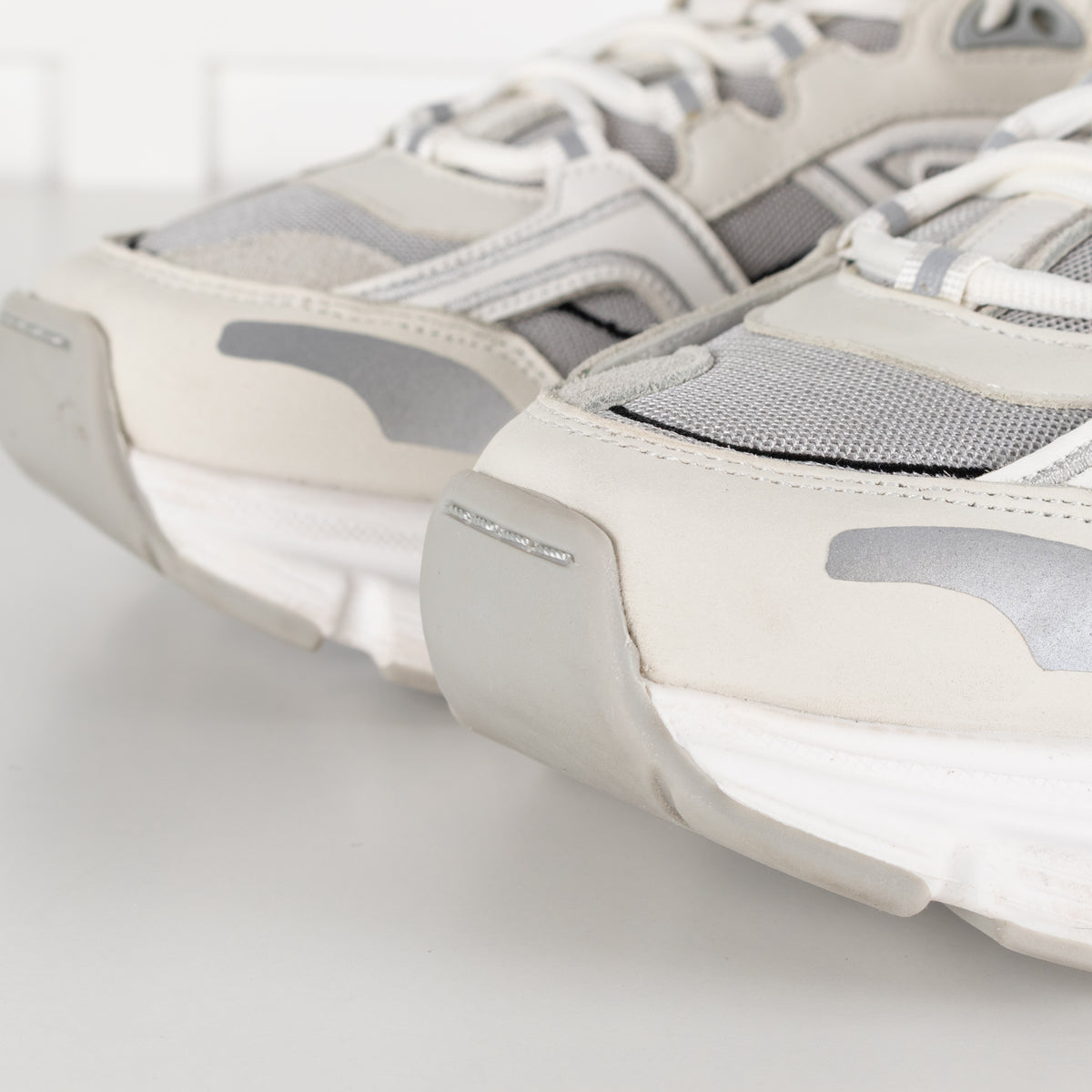 Axel Arigato Marathon R-Trail Trainers in Grey & White