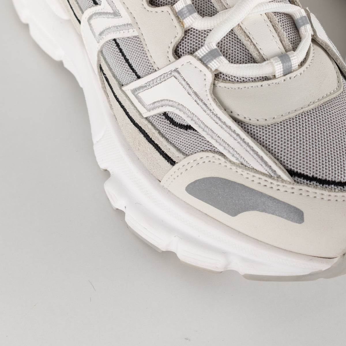 Axel Arigato Marathon R-Trail Trainers in Grey & White