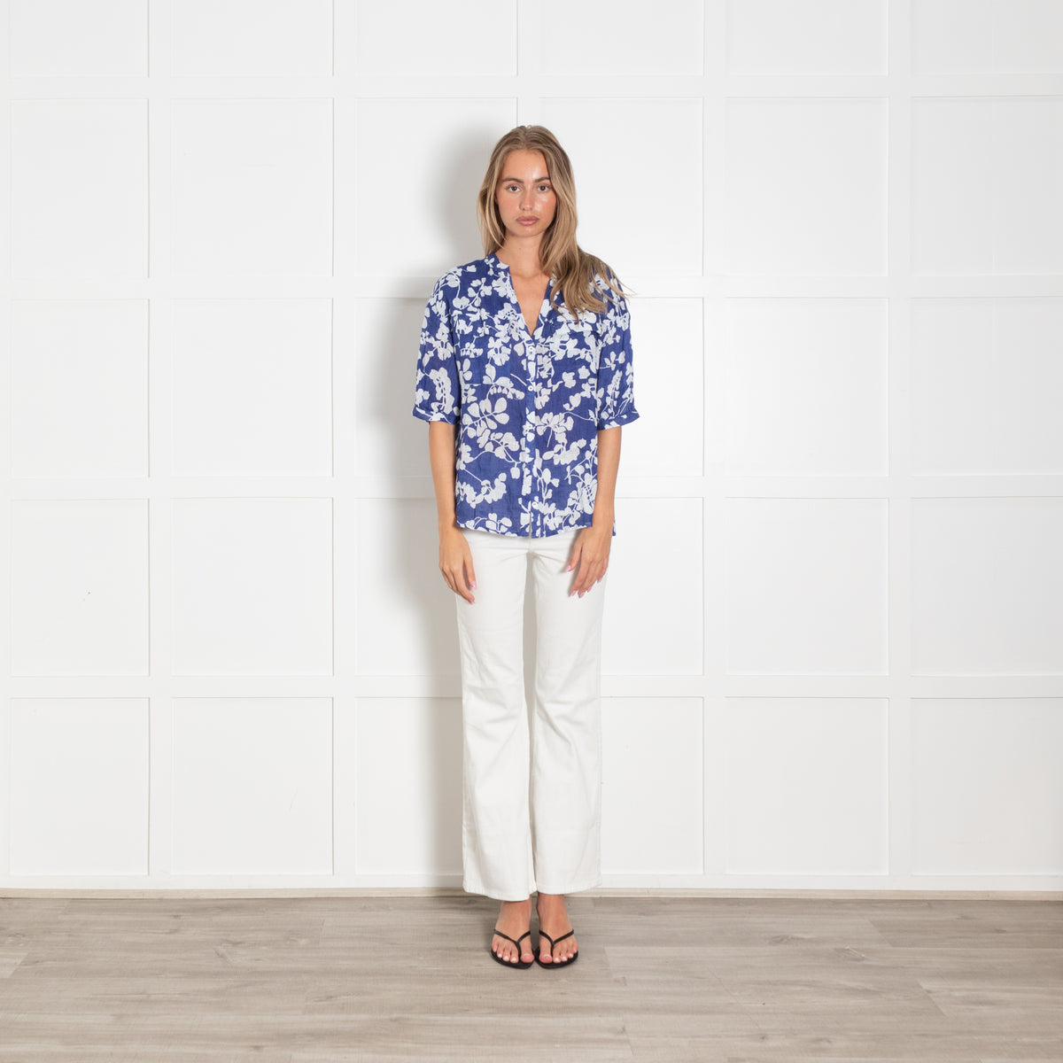 Zyga Linn Laundry Blue White Linen Floral Short Sleeve Top