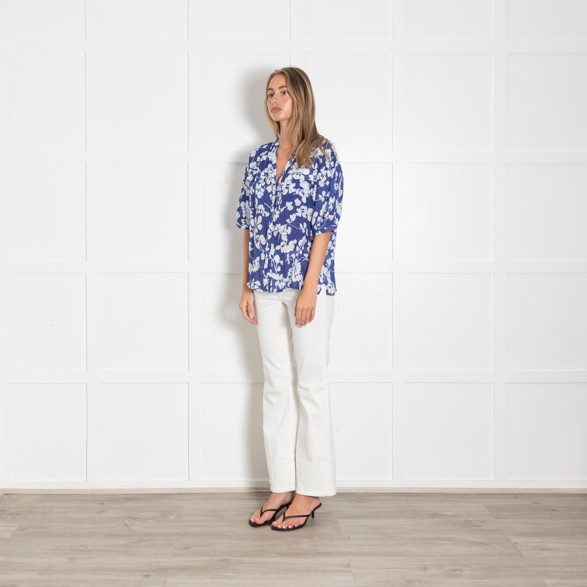 Zyga Linn Laundry Blue White Linen Floral Short Sleeve Top