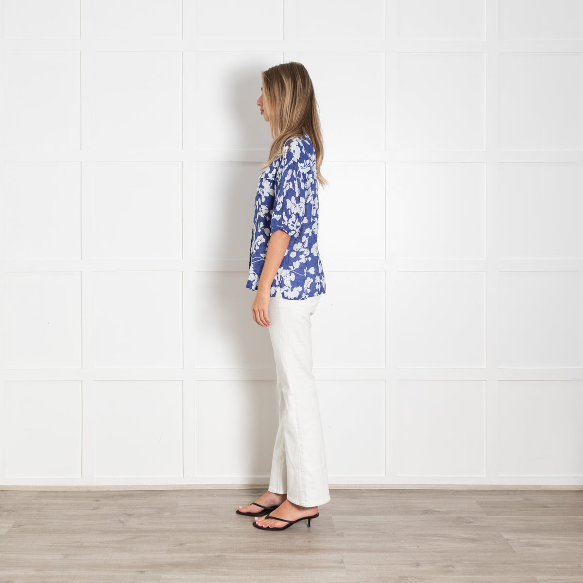 Zyga Linn Laundry Blue White Linen Floral Short Sleeve Top