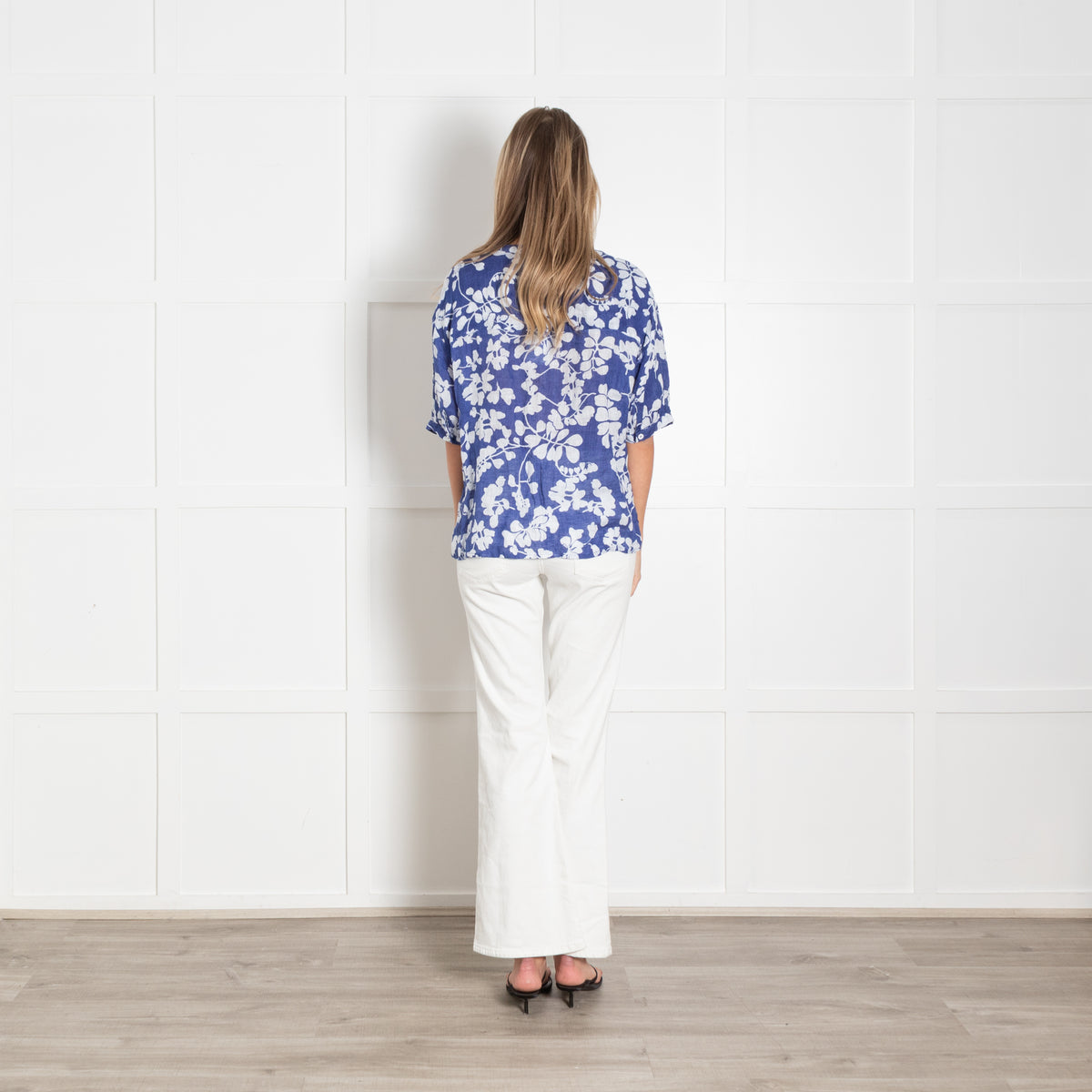 Zyga Linn Laundry Blue White Linen Floral Short Sleeve Top
