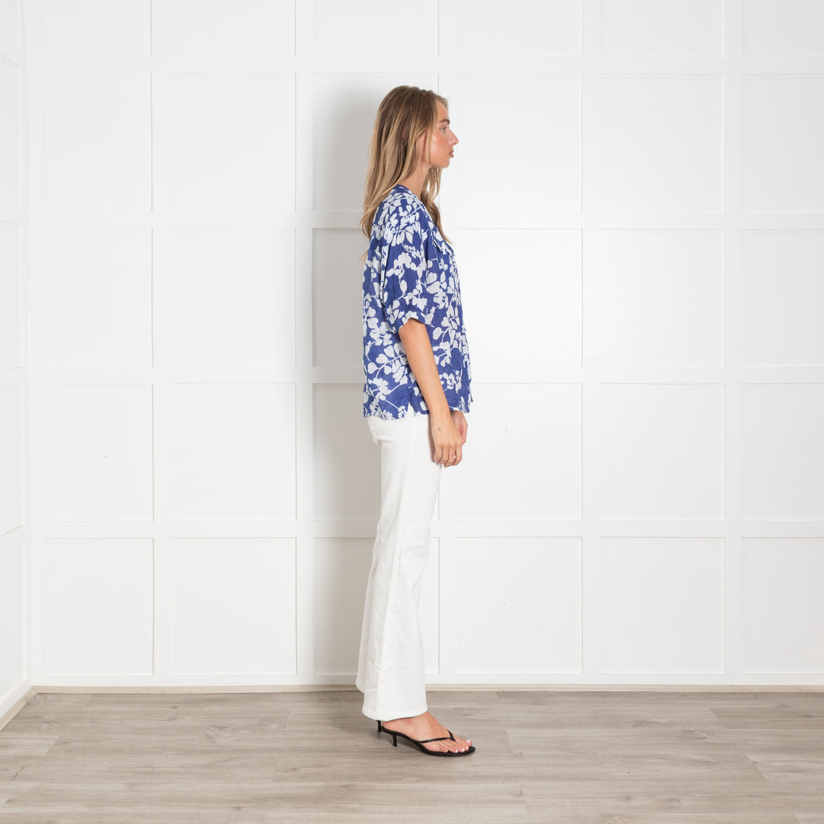 Zyga Linn Laundry Blue White Linen Floral Short Sleeve Top