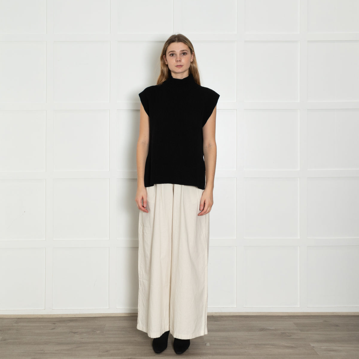 Cefinn Black Ribbed Knit Sleeveless Top