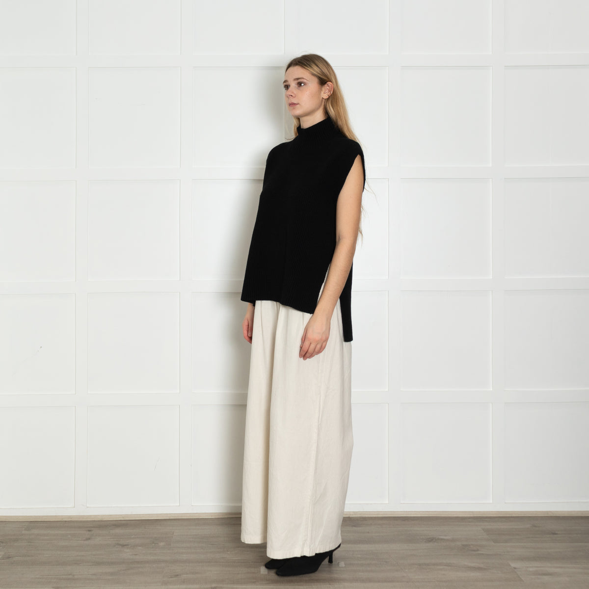 Cefinn Black Ribbed Knit Sleeveless Top