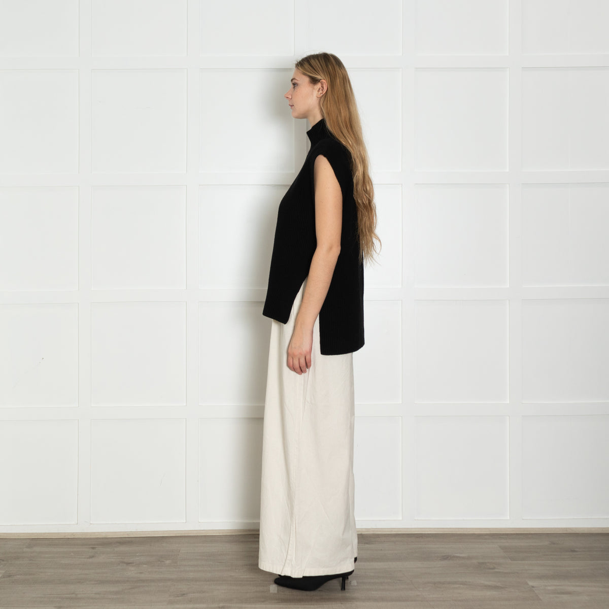 Cefinn Black Ribbed Knit Sleeveless Top