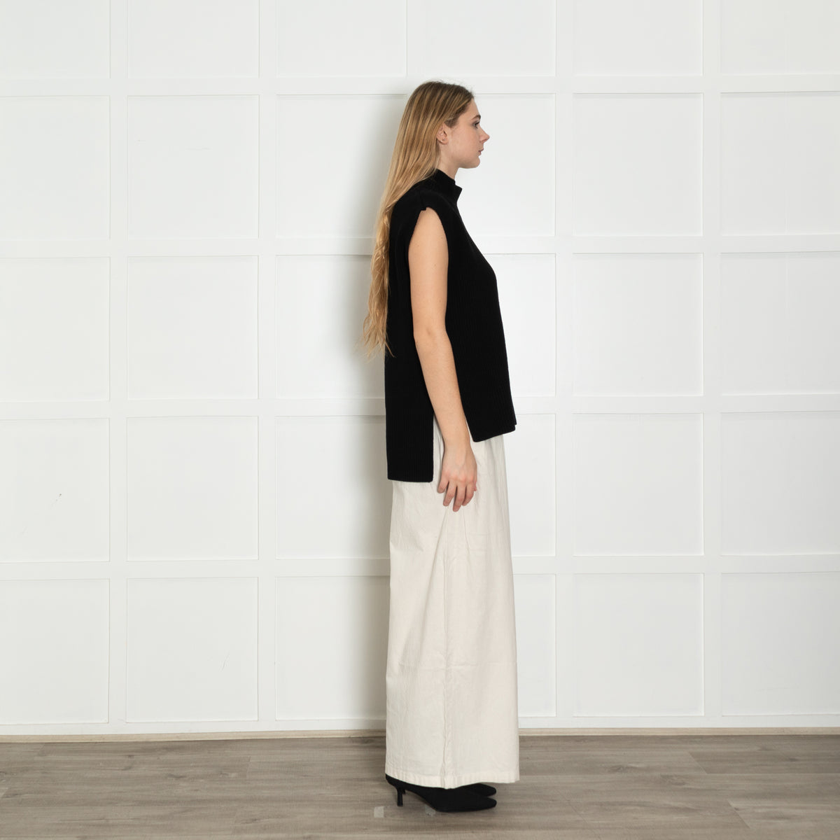 Cefinn Black Ribbed Knit Sleeveless Top