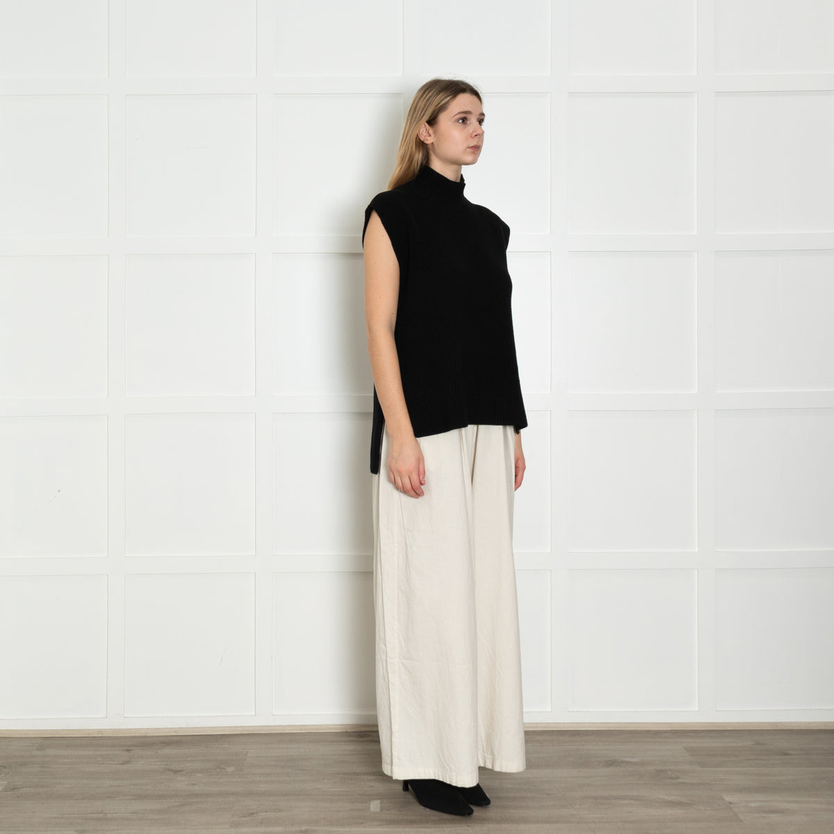 Cefinn Black Ribbed Knit Sleeveless Top