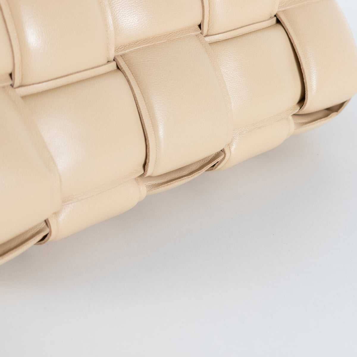 Bottega Veneta Beige Leather Padded Cassette Bag with Gold Toned Chain Link Strap