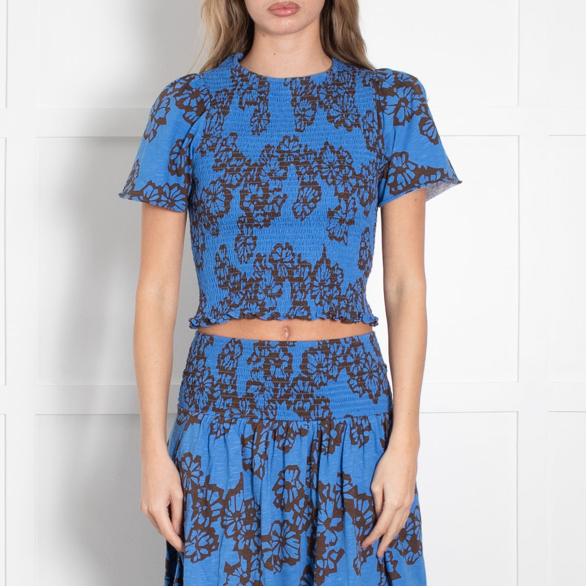 Me + Em Blue & Brown Stencil Bloom Print Smock Top